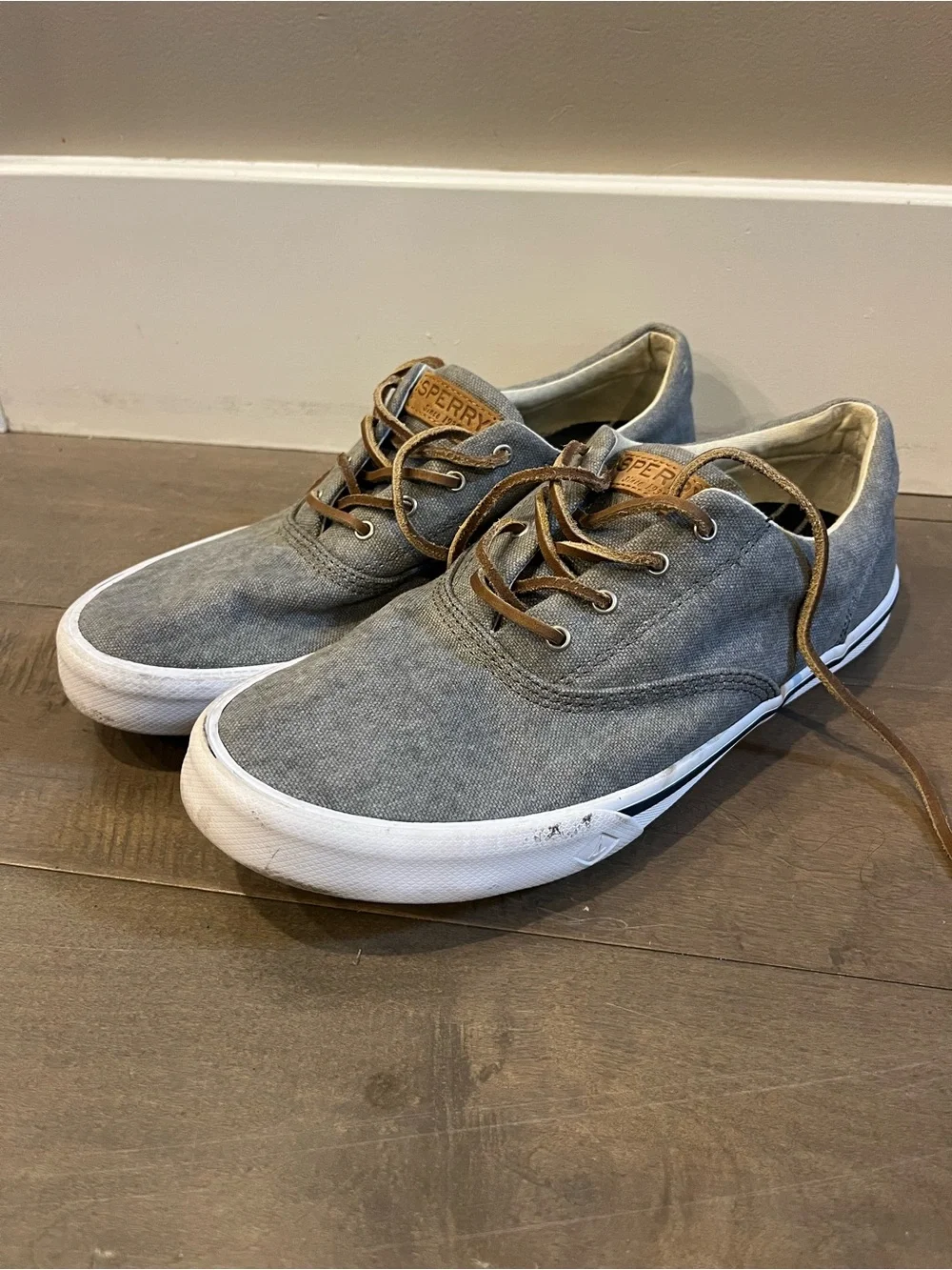 Sperry Men Gray Canvas Lace-Up Sneaker with Brown Accents